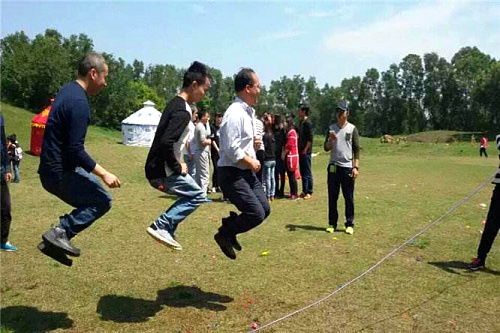 松下泰康電(diàn)子夥伴們在深圳農家(jiā)樂九龍生(shēng)态園舉辦野炊踏青活動